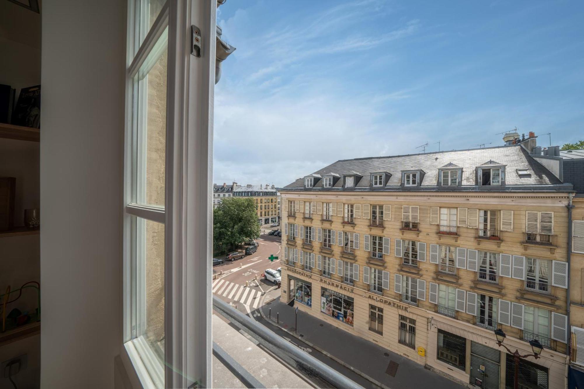 Le Versailles Soleil Classe 3 Etoiles Charme & Vue Chapelle Royale Exteriör bild