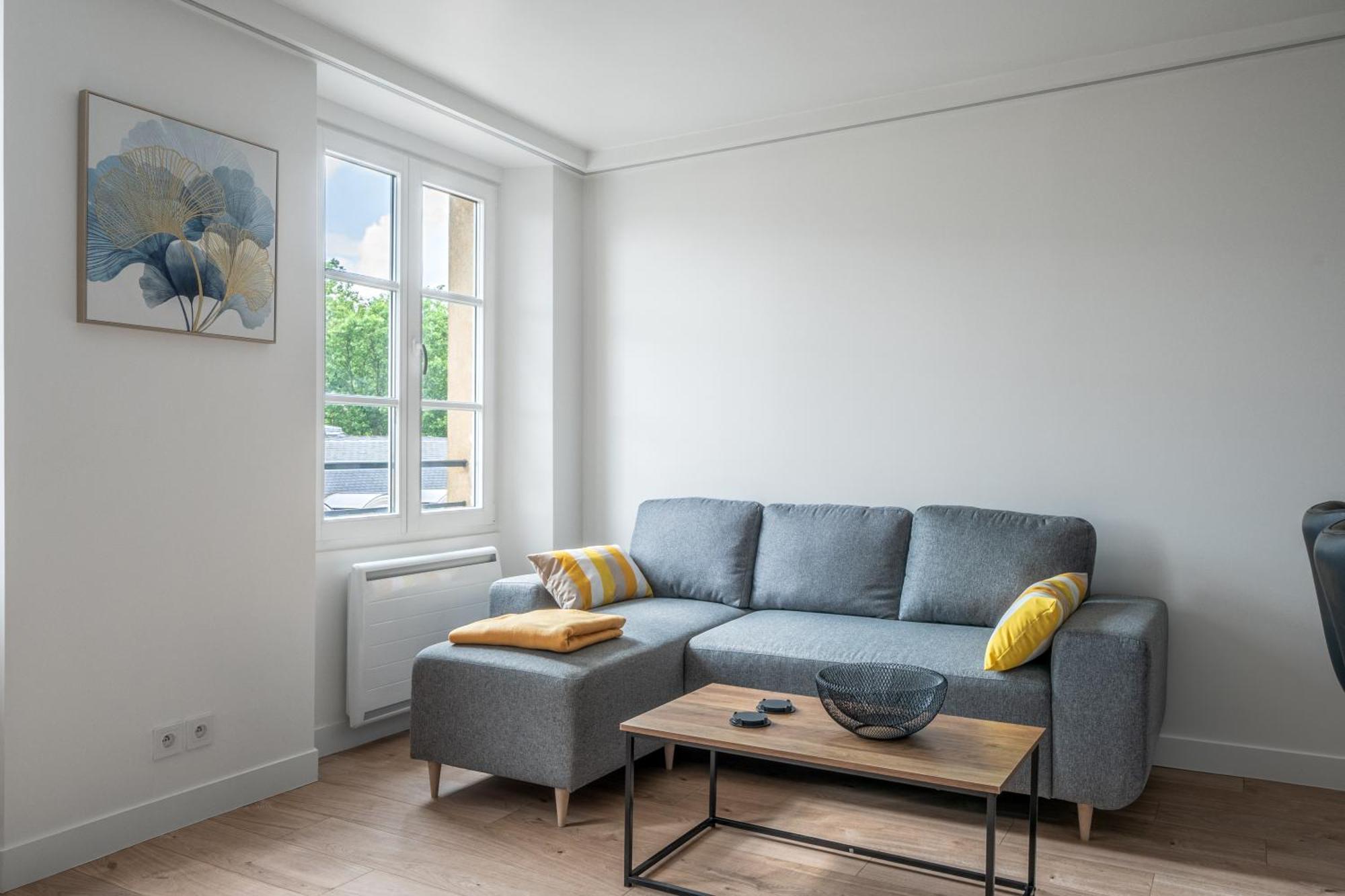 Le Versailles Soleil Classe 3 Etoiles Charme & Vue Chapelle Royale Exteriör bild